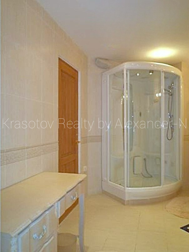 продажа многокомнатной квартиры номер A-173098 в Приморском районе, фото номер 33